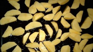 Картофель с сосисками в духовке