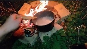 РЫБАЛКА НА УЛИЦЕ В СЕЛЕ У ДОМА