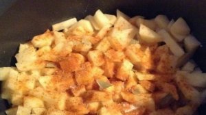 Картофель тушеный со свининой в мультиварке