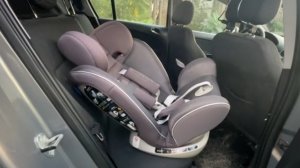 Как пристегнуть детское автокресло в автомобиле?