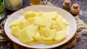 Картофель в духовке с помидорами