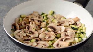 Киш с кабачками и грибами