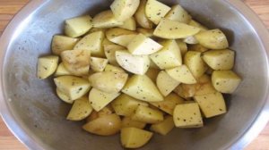 Куриные окорочка с картошкой и розмарином