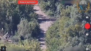 ❗Сумское направление. Поймали недруга на ротации и сожгли авто, полное ВСУшников