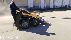 Погрузчик Лыткаринец П300 с щеткой