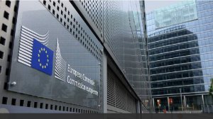 Сийярто заявил о необходимости переименовать ЕК в Украинскую комиссию