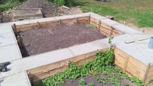 Заливаю фундамент под баню