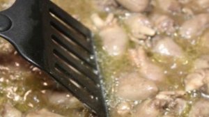 Куриные сердечки с луком