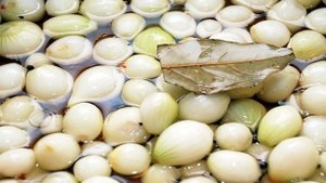 Маринованный в уксусе лук на зиму