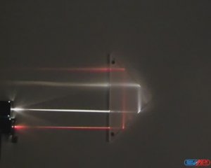 Физика. Опыты. Полное отражение в трёхгранной призме