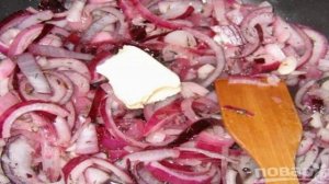 Картофель, запеченный с яблоками и красным луком