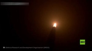 الهند تطلق صاروخ "أغني برايم" من منصة إطلاق متحركة على سكة حديدية