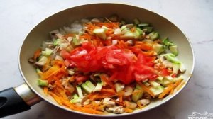 Кабачки, фаршированные рисом и овощами