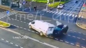 Момент дтп со скорой помощью в Москве.