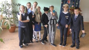 4 "б" класс Театральная сценка на стихотворение Натальи Царегородцевой "Плохо девочкой мне быть"