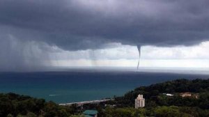 Над Черным морем возможно формирование смерчей