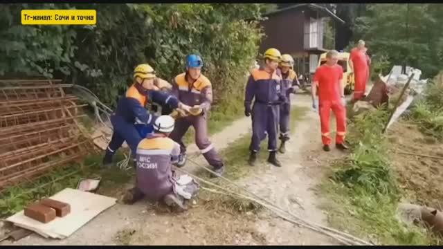 В Сочи спасли экскаваторщика