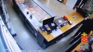 В Кемерове оперативники уголовного розыска задержали грабителя, который похитил выручку из кассы