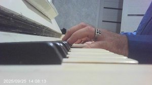 Пианино: импровизация на тему C/D/C/Dm