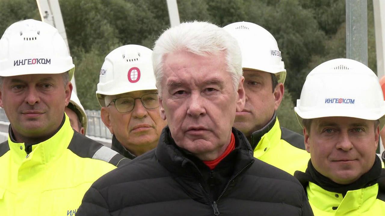 Мэр Москвы Сергей Собянин открыл новый участок трассы в районе Раменки смотреть онлайн