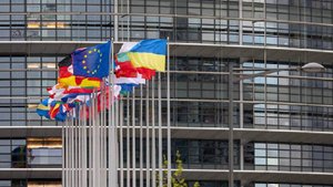 Песков назвал истерикой заявление о нарушении воздушного пространства стран ЕС