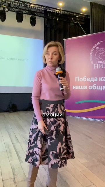 Нет плохих или хороших эмоций! Важно учить детей управлять своими эмоциями конструктивно.