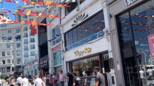 Стамбул - пешеходная улица и трамвай