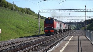 Тепловозы 2ТЭ25КМ-0013 и 2ТЭ10М-3087. Двойная тяга на подъёме.