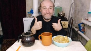 обед с Рыжулей. микрофон приехал, но пойду завтра. мукбанг. обжор. еда на камеру. диета. шизофрения.