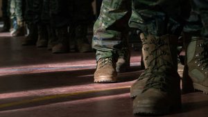 Украинка поселилась у ворот киевского ТЦК после мобилизации ее мужа