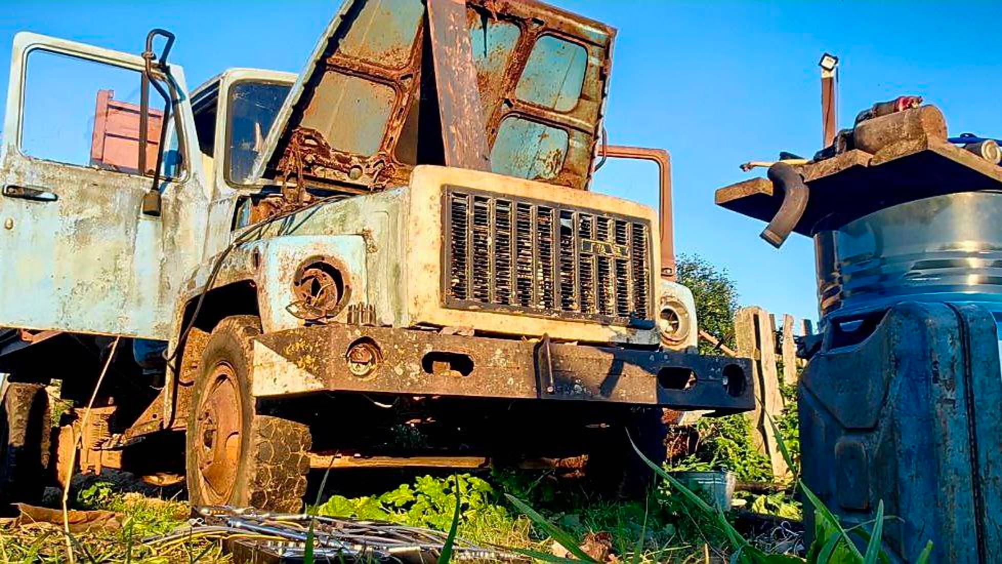Спасение деревенского трудяги! В него никто не верил!