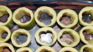 Кабачки, фаршированные грибами и рисом