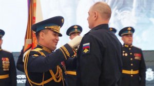 Два гвардейских десантно-штурмовых полка Псковского соединения ВДВ награждены Орденом А. Невского.