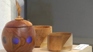 Выставку деревянных изделий представил народный мастер Петрушин