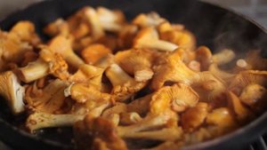 Картофель, запеченный с лисичками