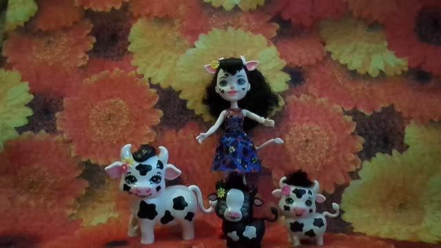 Обзор на Энчантималс чёрно-белая Коровка Cambrie Cow и Ricotta, Mac, Cheese