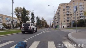 Платные парковки бьют по общинам в центре Москвы, считает священник