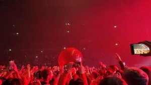 Олег выйдет? А скиньте мячик, пожалуйста!