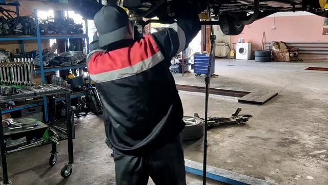 Volkswagen Touran 2,0TDI. Почему выдавливает антифриз из бачка 1 часть смотреть онлайн