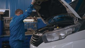 Опыт работы сотрудников в автосервисе "У Петровича"