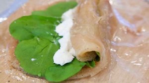 Куриные рулеты с сыром и рукколой