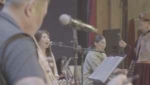 Амар сайн театрай хүгжэмшэдые Чита.ru каналай сэдхүүлшэд  Егор Захаров, Михаил гэгшэд буулгаба.