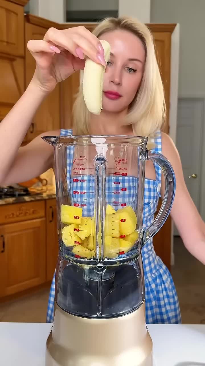 Pineapple Raspberry Hydration Smoothie (225 Cal | Electrolyte Boost + Skin Glow) смотреть онлайн