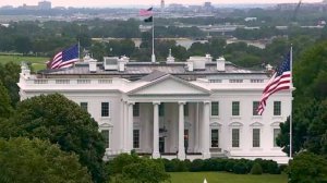 Politico: в США подготовят планы массовых увольнений на случай шатдауна