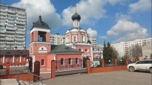 Храм Тро́ицы Живонача́льной в Конько́во