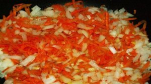 Куриные сердечки с луком и морковью