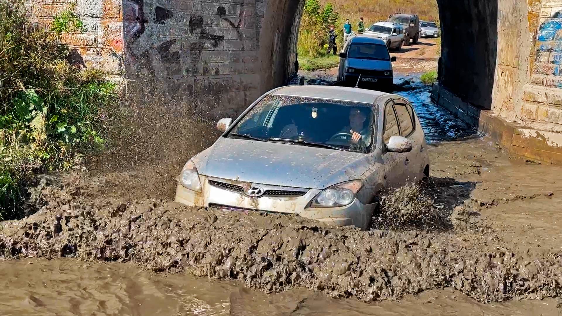 Кто сказал, что для бездорожья нужен внедорожник? Наши LADA и Hyundai сломали стереотипы