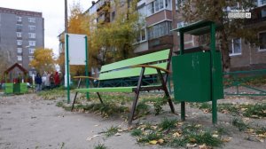 Депутат Думы Братска Денис Шепель проверил детскую площадку, установленную по наказу