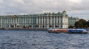 В Санкт-Петербурге срочно эвакуировали посетителей Эрмитажа