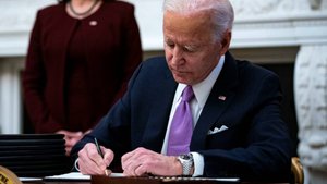 Трамп заменил фото Байдена на «президентской аллее славы» в Белом доме